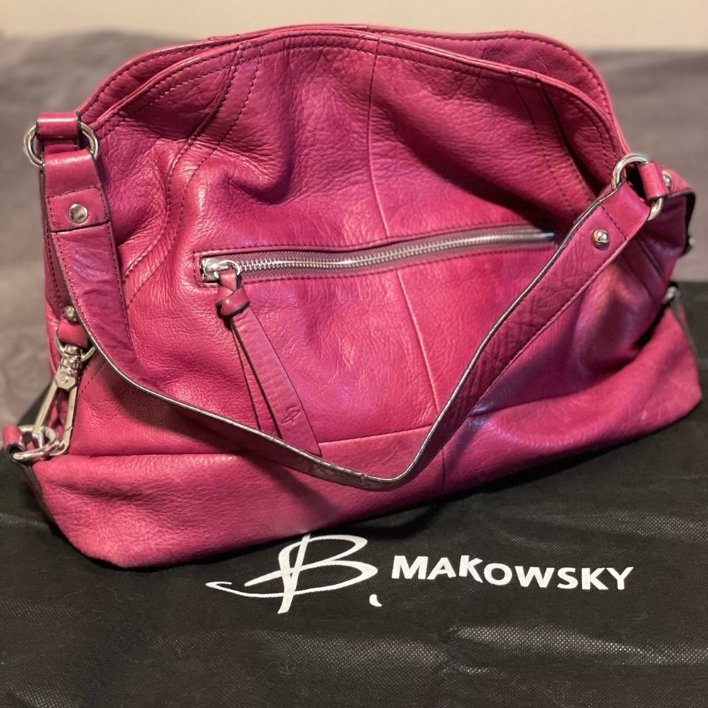 B Makowsky leather shoulder bag. Slightly used. Dust cover included.
